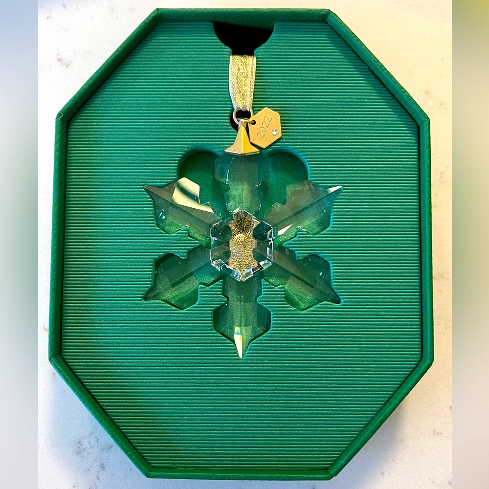 Swarovski Crystal Annual Edition Little Star 2022 Christmas Ornament Snowflake